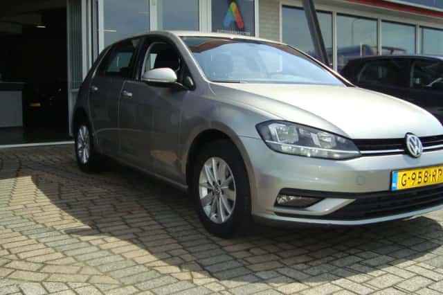 Volkswagen Golf (2019) thumbnail 2