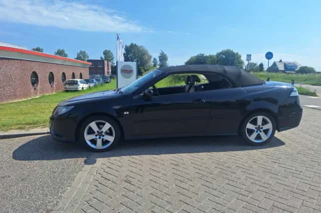 Saab 9-3 (2011) thumbnail 2