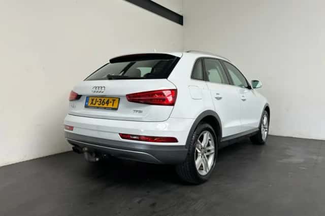 Audi Q3 (2018) thumbnail 2