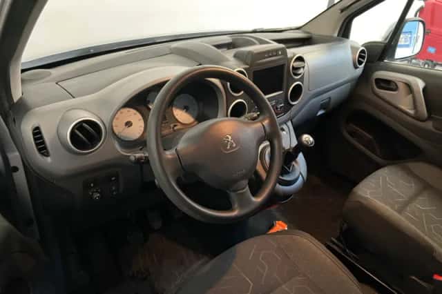 Peugeot Partner (2018) thumbnail 3