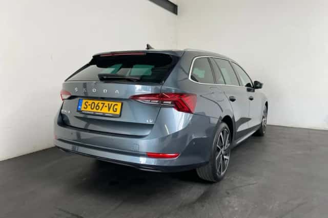 Škoda Octavia (2021) thumbnail 2