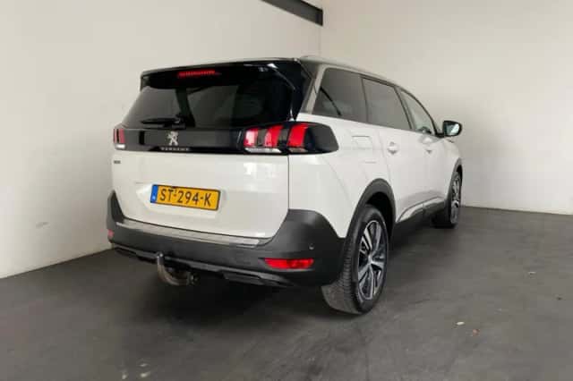 Peugeot 5008 (2017) thumbnail 2
