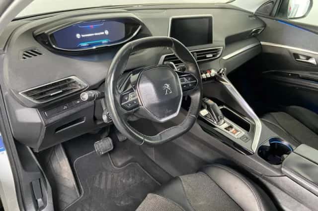 Peugeot 5008 (2017) thumbnail 3