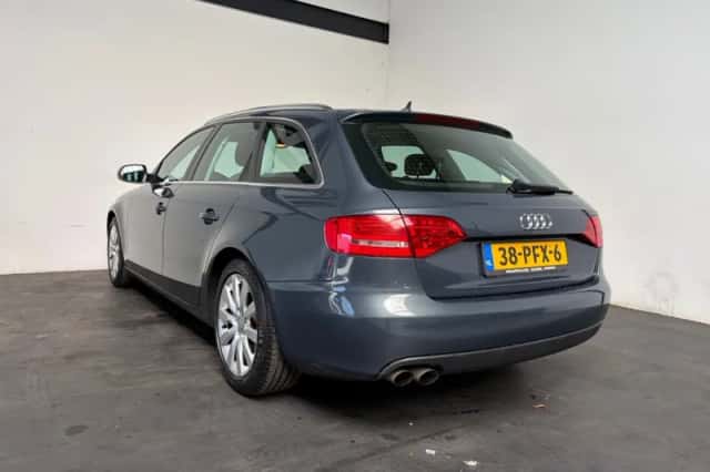 Audi A4 (2011) thumbnail 2