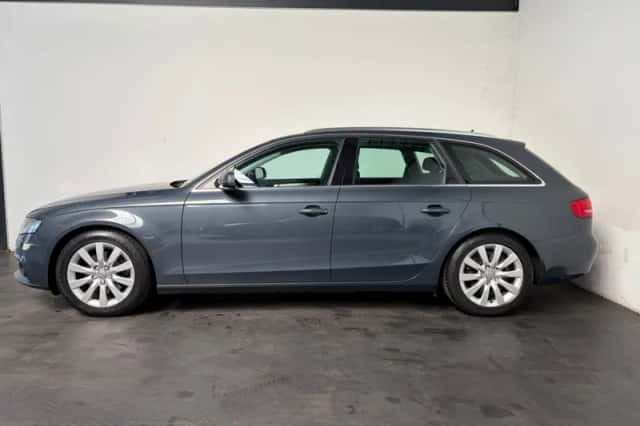 Audi A4 (2011) thumbnail 4