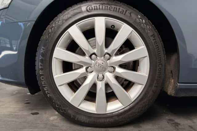 Audi A4 (2011) thumbnail 5