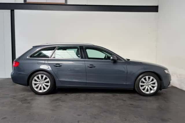 Audi A4 (2011) thumbnail 6