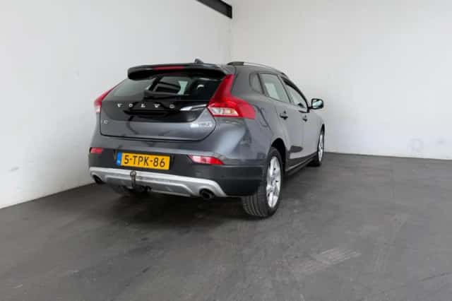 Volvo V40 Cross Country (2014) thumbnail 2