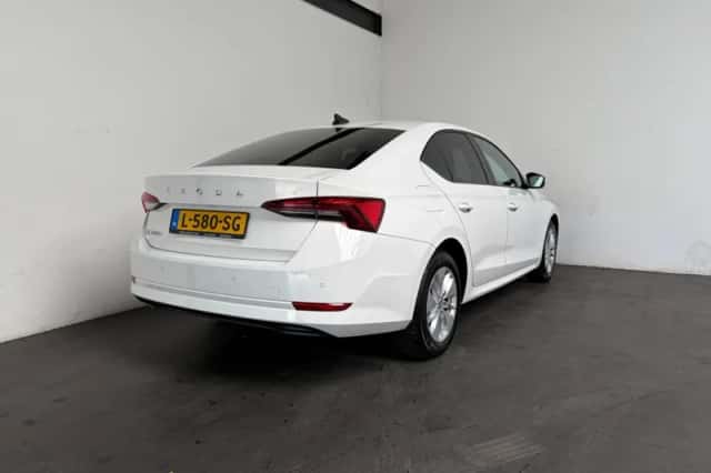 Škoda Octavia (2021) thumbnail 2