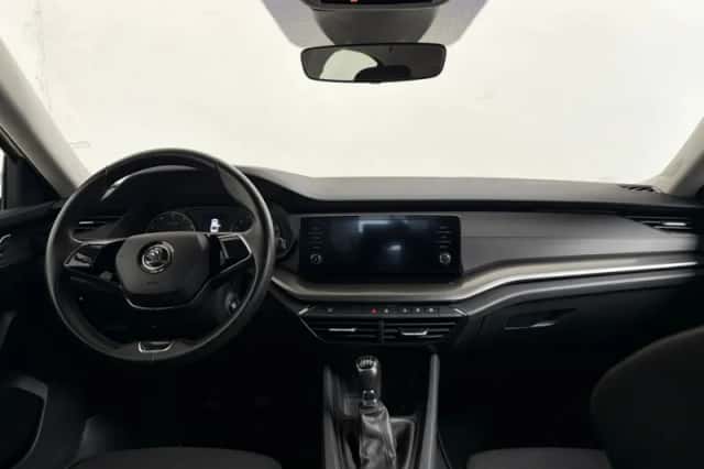Škoda Octavia (2021) thumbnail 3