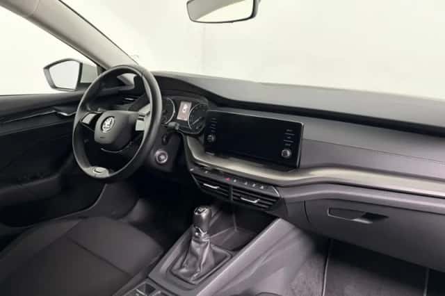 Škoda Octavia (2021) thumbnail 4