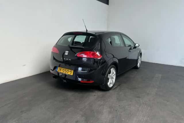 SEAT Leon (2010) thumbnail 2