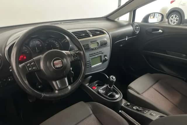 SEAT Leon (2010) thumbnail 3