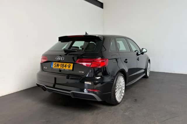 Audi A3 (2018) thumbnail 2