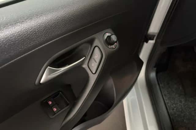Volkswagen Polo (2013) thumbnail 4