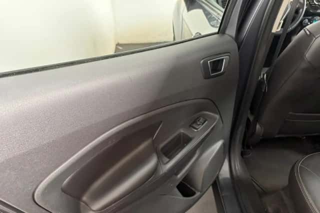 Ford EcoSport (2017) thumbnail 6