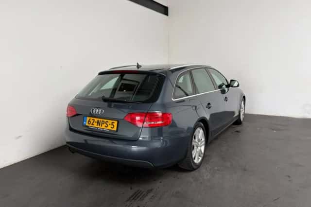 Audi A4 (2009) thumbnail 2