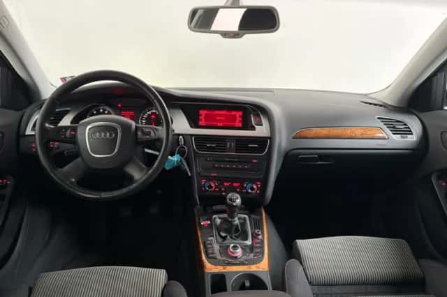 Audi A4 (2009) thumbnail 3