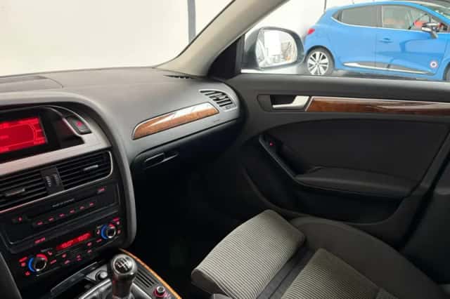 Audi A4 (2009) thumbnail 4