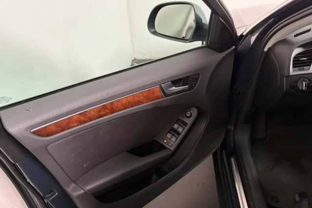 Audi A4 (2009) thumbnail 5