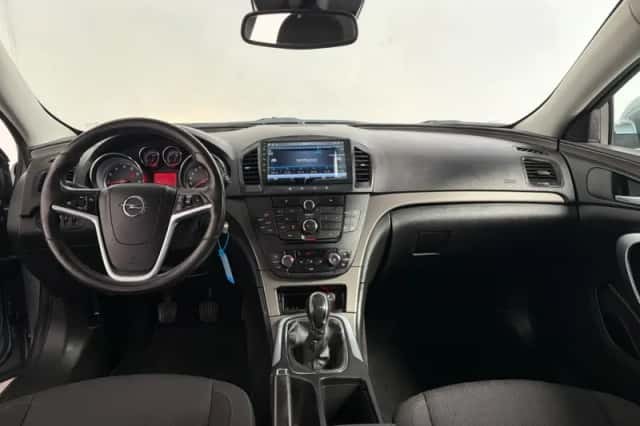 Opel Insignia (2011) thumbnail 3