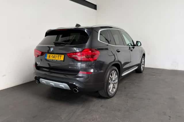 BMW X3 (2019) thumbnail 2