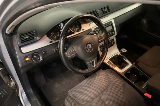 Volkswagen Passat (2010) thumbnail 4