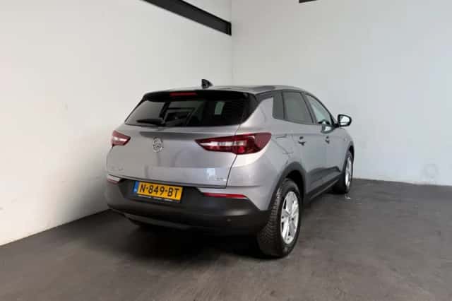 Opel Grandland (2019) thumbnail 2