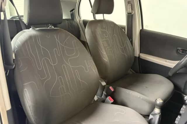 Toyota Yaris (2009) thumbnail 5