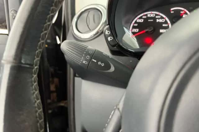 Ford Ka (2011) thumbnail 6