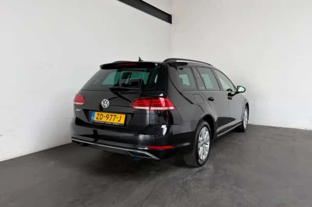 Volkswagen Golf (2019) thumbnail 2