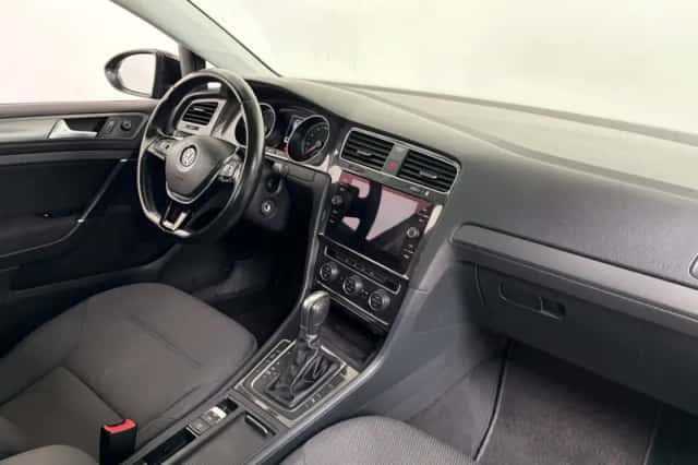 Volkswagen Golf (2019) thumbnail 4