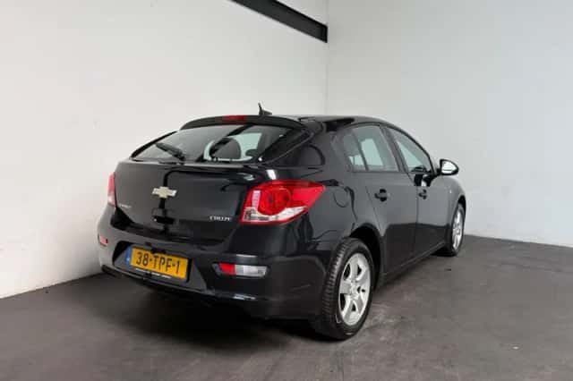 Chevrolet Cruze (2012) thumbnail 2