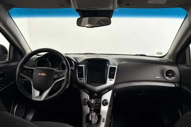 Chevrolet Cruze (2012) thumbnail 3