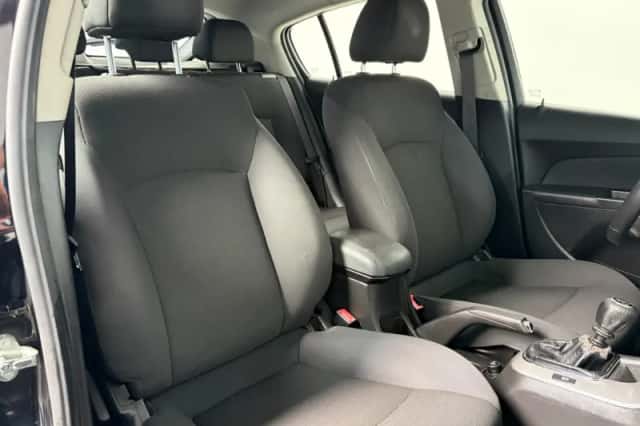 Chevrolet Cruze (2012) thumbnail 5