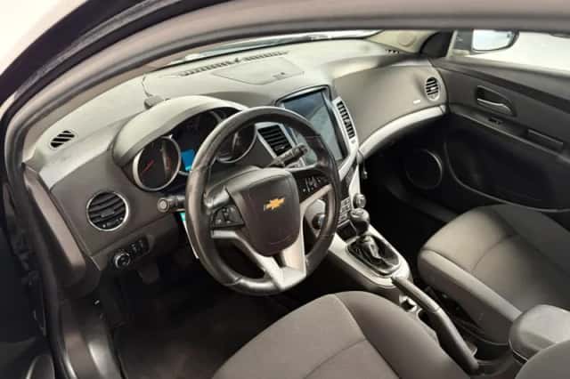 Chevrolet Cruze (2012) thumbnail 6