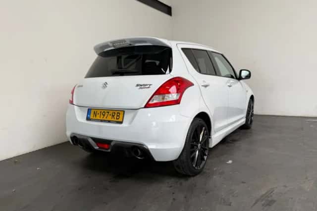 Suzuki Swift (2013) thumbnail 2