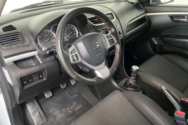 Suzuki Swift (2013) thumbnail 3