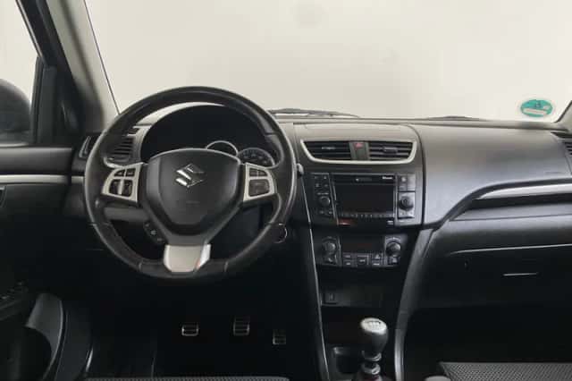 Suzuki Swift (2013) thumbnail 4