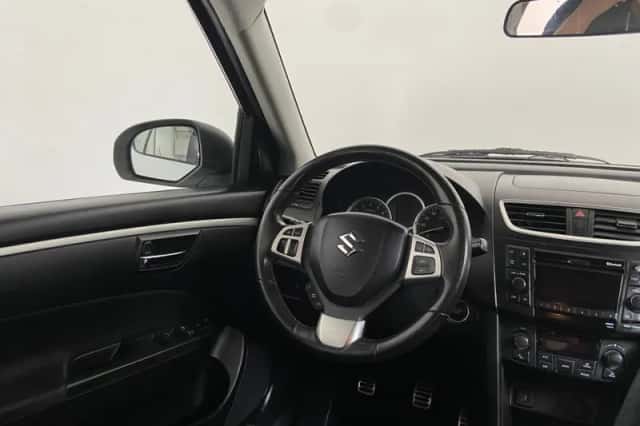 Suzuki Swift (2013) thumbnail 5