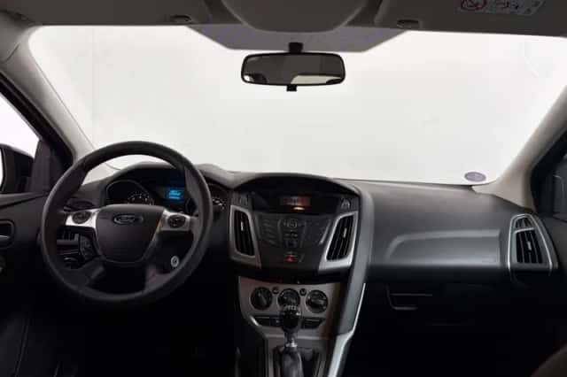 Ford Focus (2014) thumbnail 3