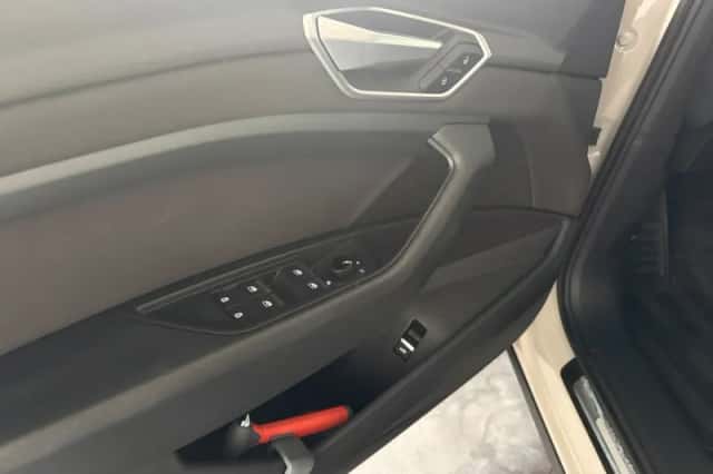 Audi e-tron (2021) thumbnail 6