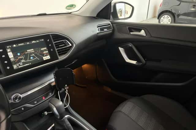Peugeot 308 (2015) thumbnail 4