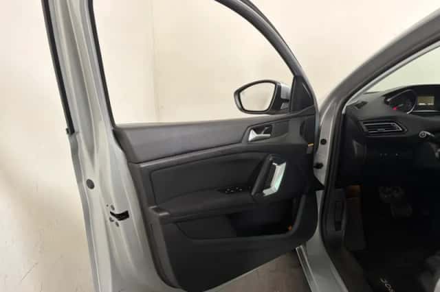 Peugeot 308 (2015) thumbnail 6