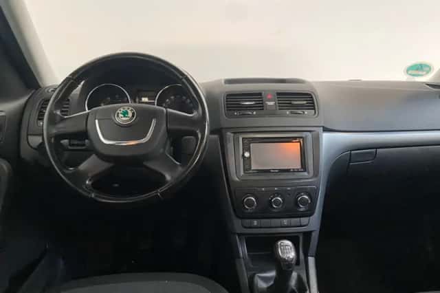 Škoda Yeti (2010) thumbnail 4