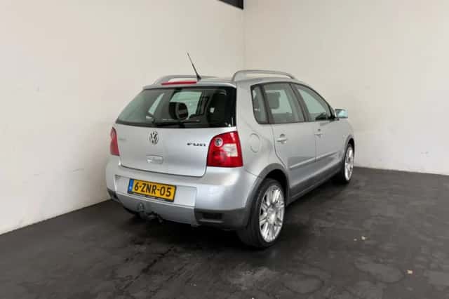Volkswagen Polo (2004) thumbnail 2