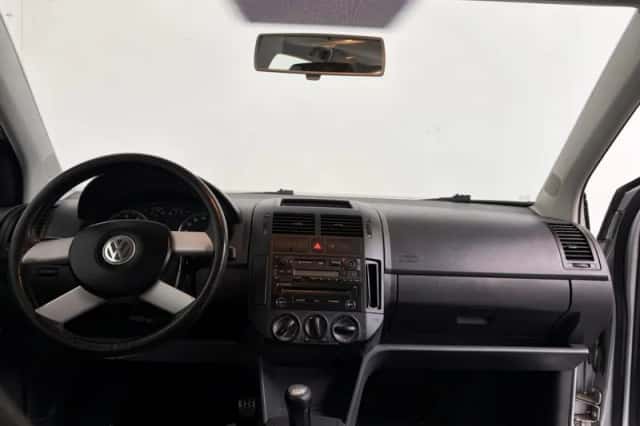 Volkswagen Polo (2004) thumbnail 3