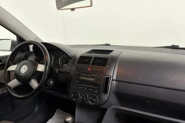 Volkswagen Polo (2004) thumbnail 4