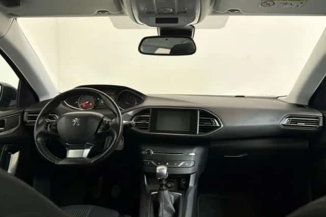 Peugeot 308 (2016) thumbnail 3
