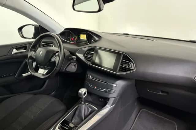 Peugeot 308 (2016) thumbnail 4